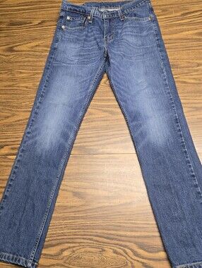 Men's Levi's Medium Blue Straight Leg Jeans.